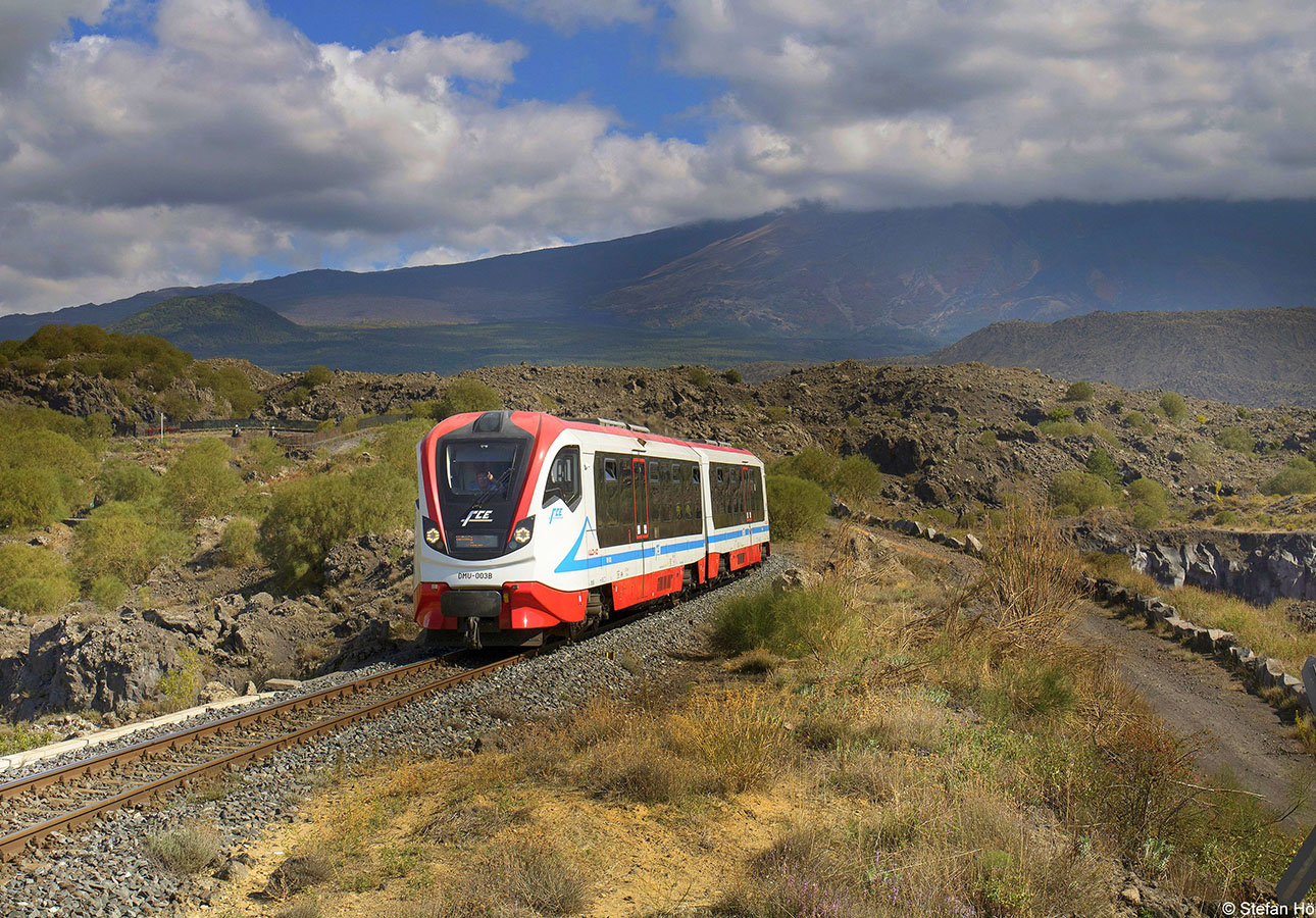 IGE Sizilien Schienenkreuzfahrt Mandelblte Eisenbahnreise Bahnreise tna - IGE Erlebnisreisen | (c) IGE Hendrik Bloem Ina Pilhfer Alba Incoming